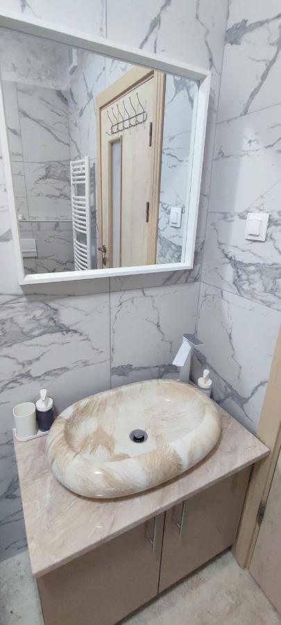 شقة Jacuzzi Belle View Sinaia-Free Parking المظهر الخارجي الصورة