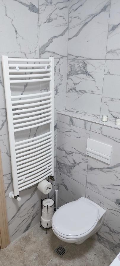 شقة Jacuzzi Belle View Sinaia-Free Parking المظهر الخارجي الصورة