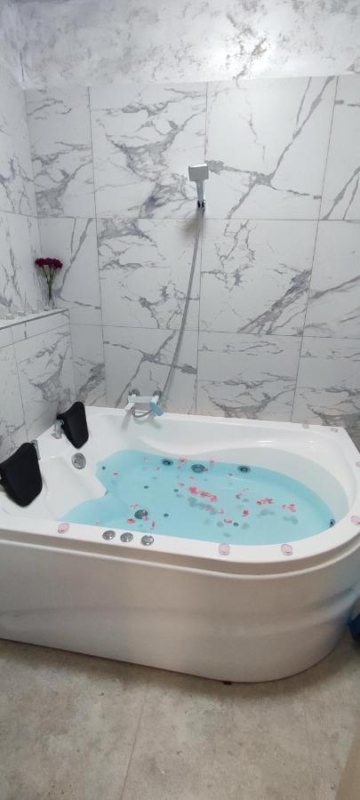 شقة Jacuzzi Belle View Sinaia-Free Parking المظهر الخارجي الصورة